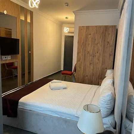 Hotel Grand Niki &